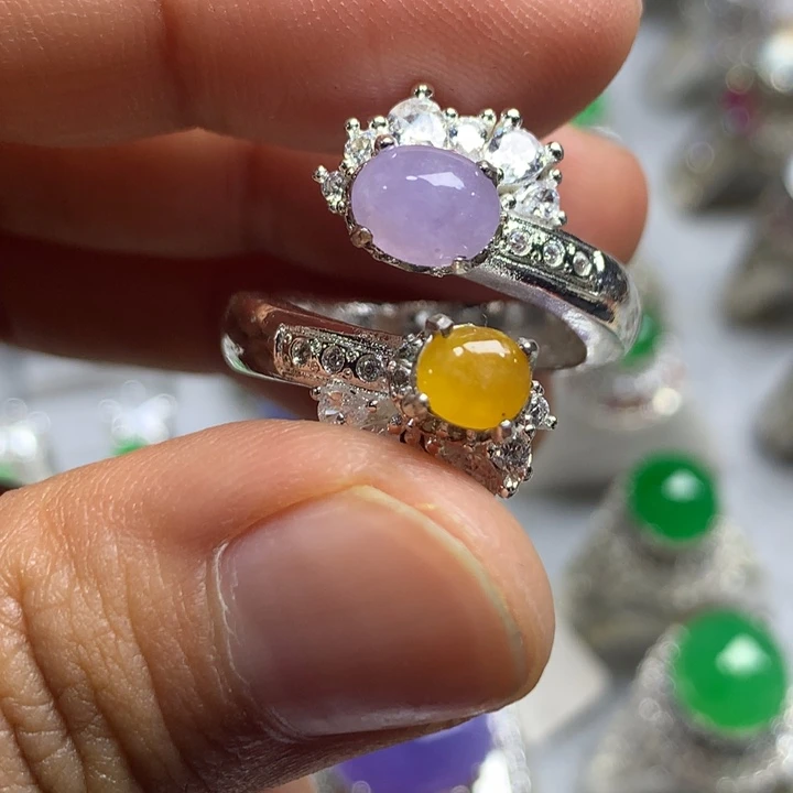 翡翠未镶嵌戒指铜托，卖裸石，需要二次镶嵌