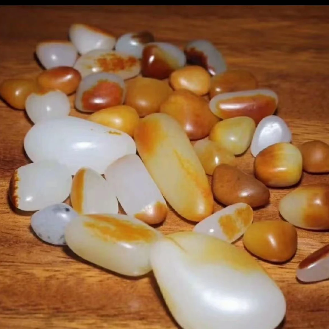 精美多样新疆戈壁奇石小籽用于装饰展现独特造型