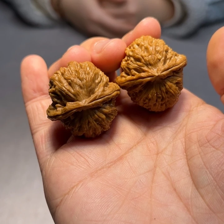 文玩核桃把件圣**漆精品三角白334