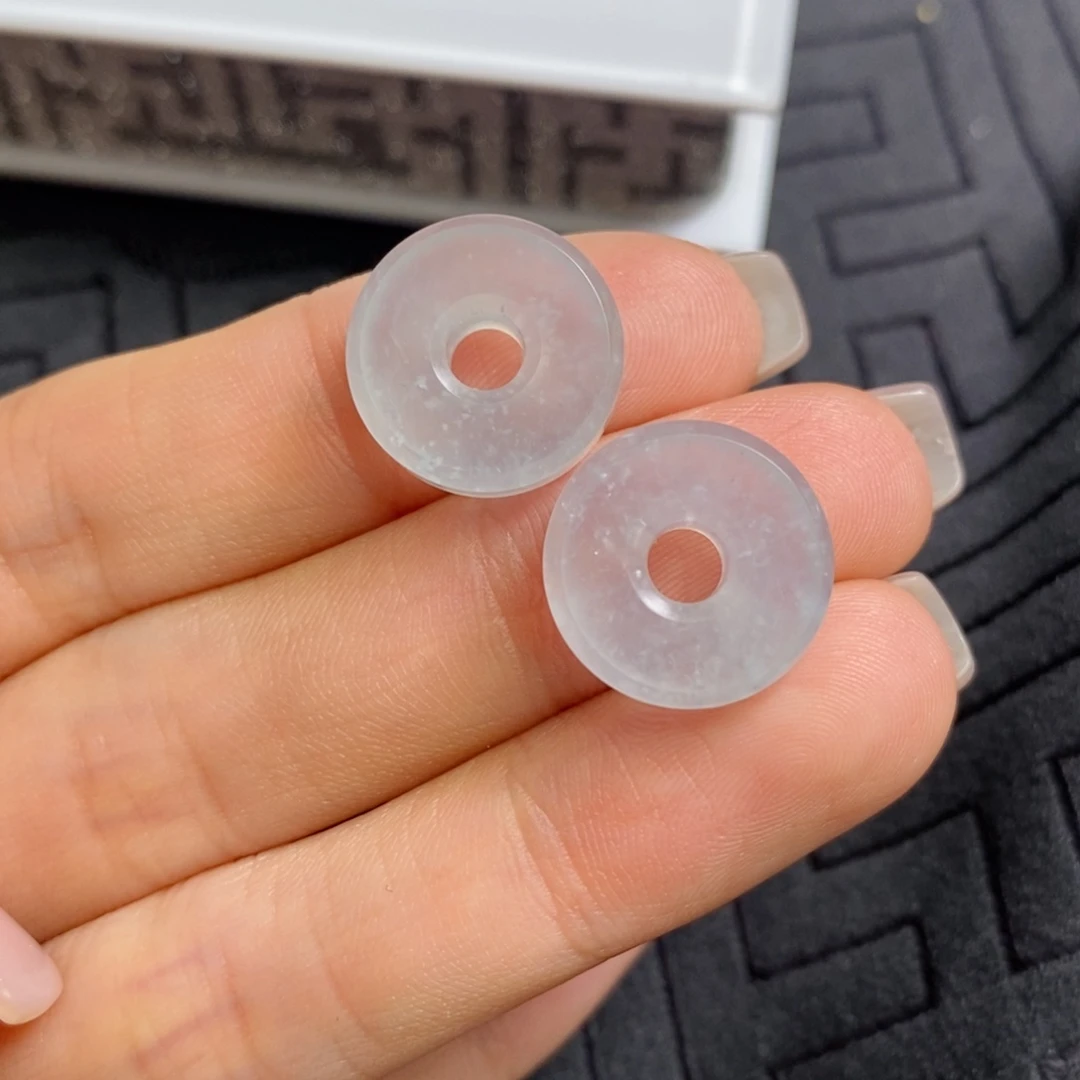 翡翠未镶嵌耳饰冰蓝底路路通