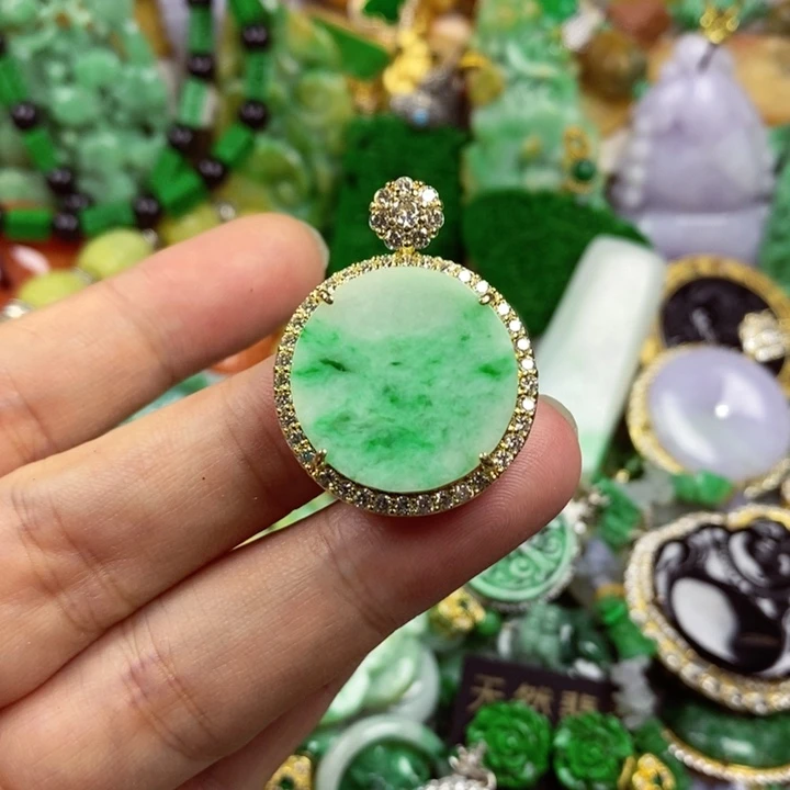 翡翠未镶嵌吊坠(赠链)