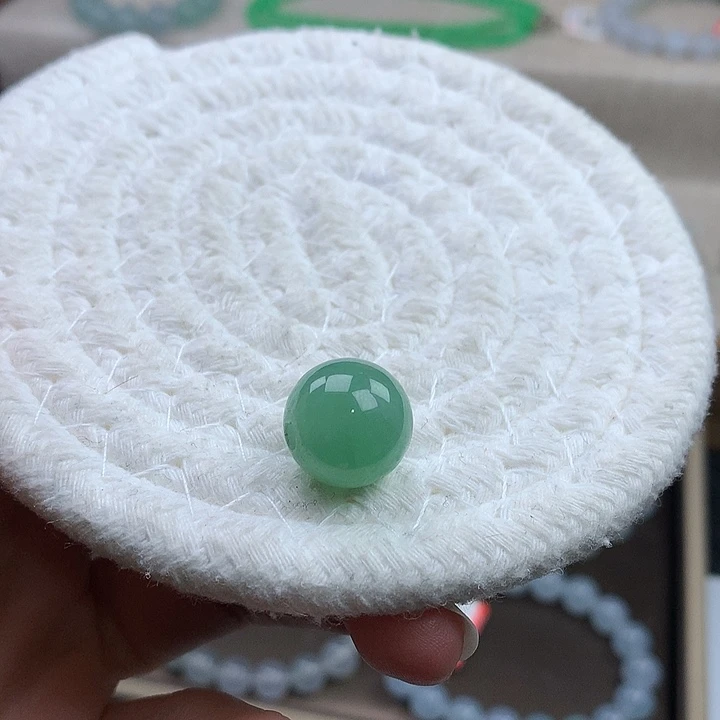 翡翠未镶嵌手链果绿，14.0mm