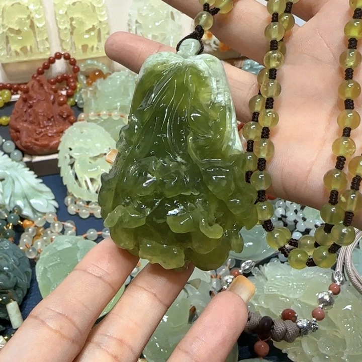 未镶嵌蛇纹石玉吊坠