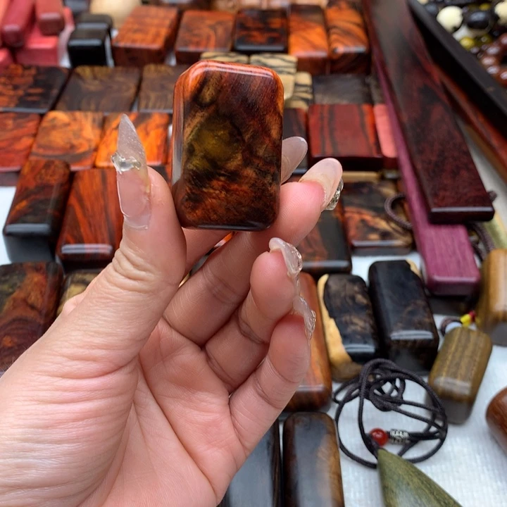 交趾黄檀（大红酸枝），****？