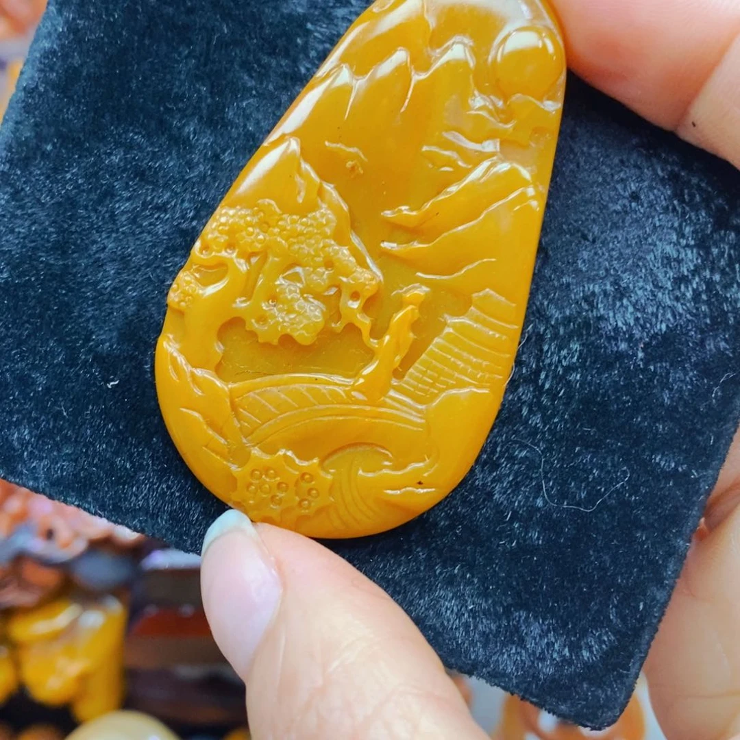 未镶嵌石英质玉（黄龙玉）颈饰