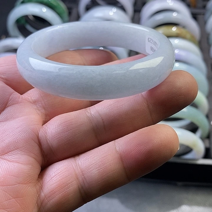 翡翠未镶嵌手镯2、正