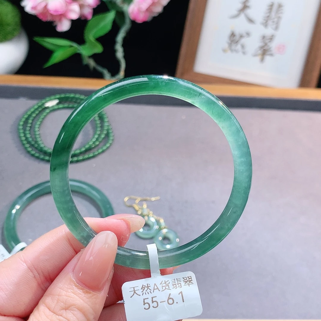 未镶嵌手镯（圆镯）翡翠