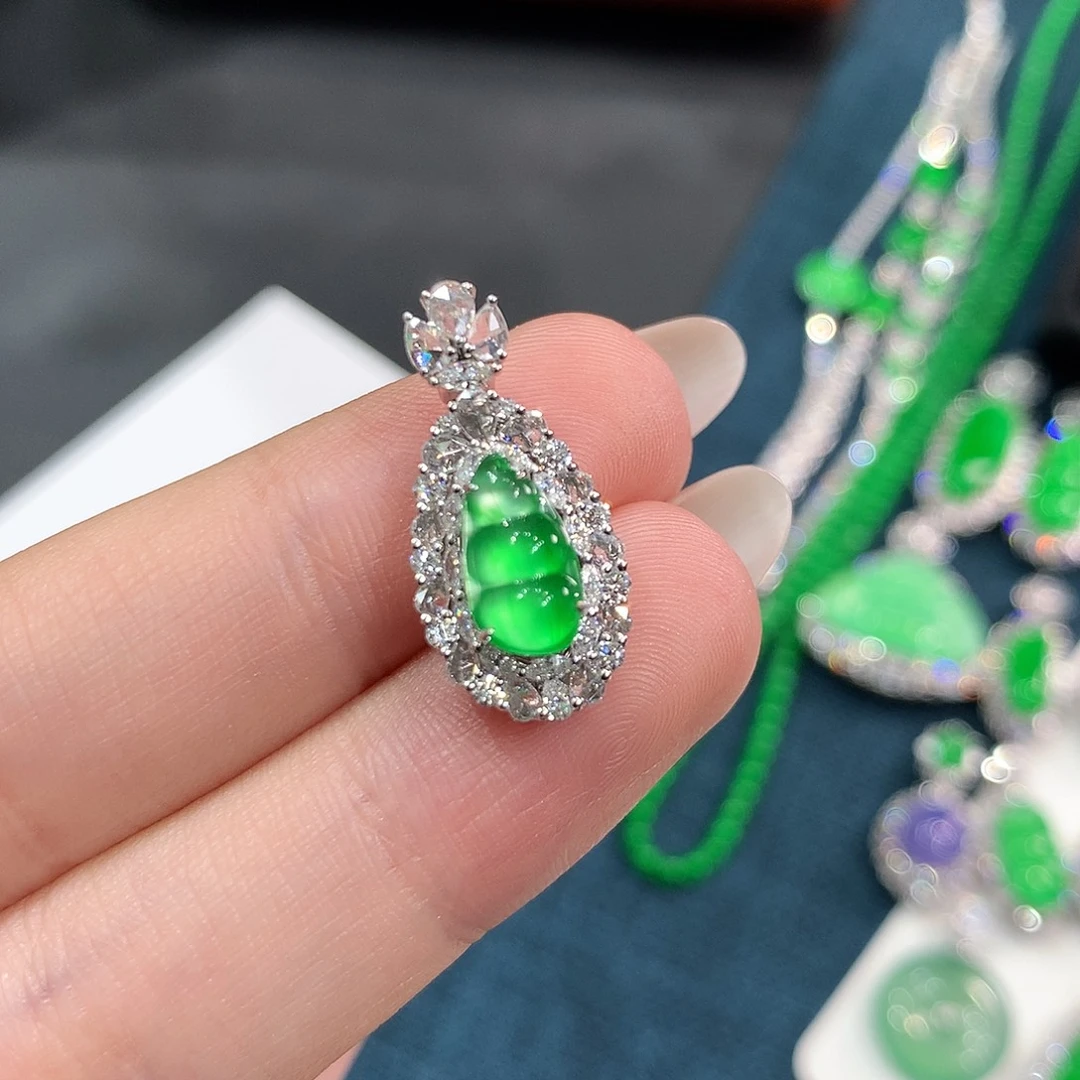 翡翠18K金镶嵌颈饰玻璃种炸光金丝翠福豆 48小时鉴赏期