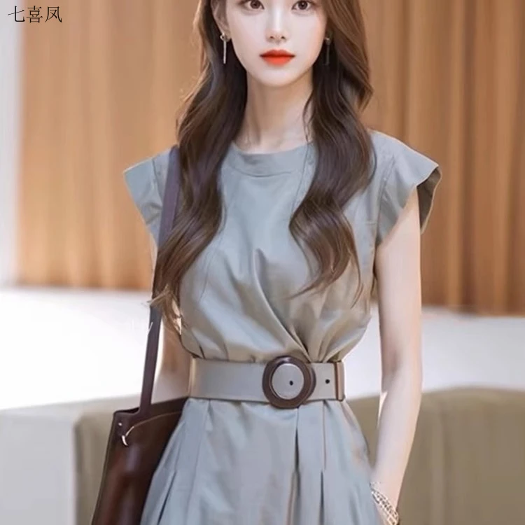 2025高级感时尚连衣裙女吊带围巾领收腰设计新款显瘦气质洋气秋季