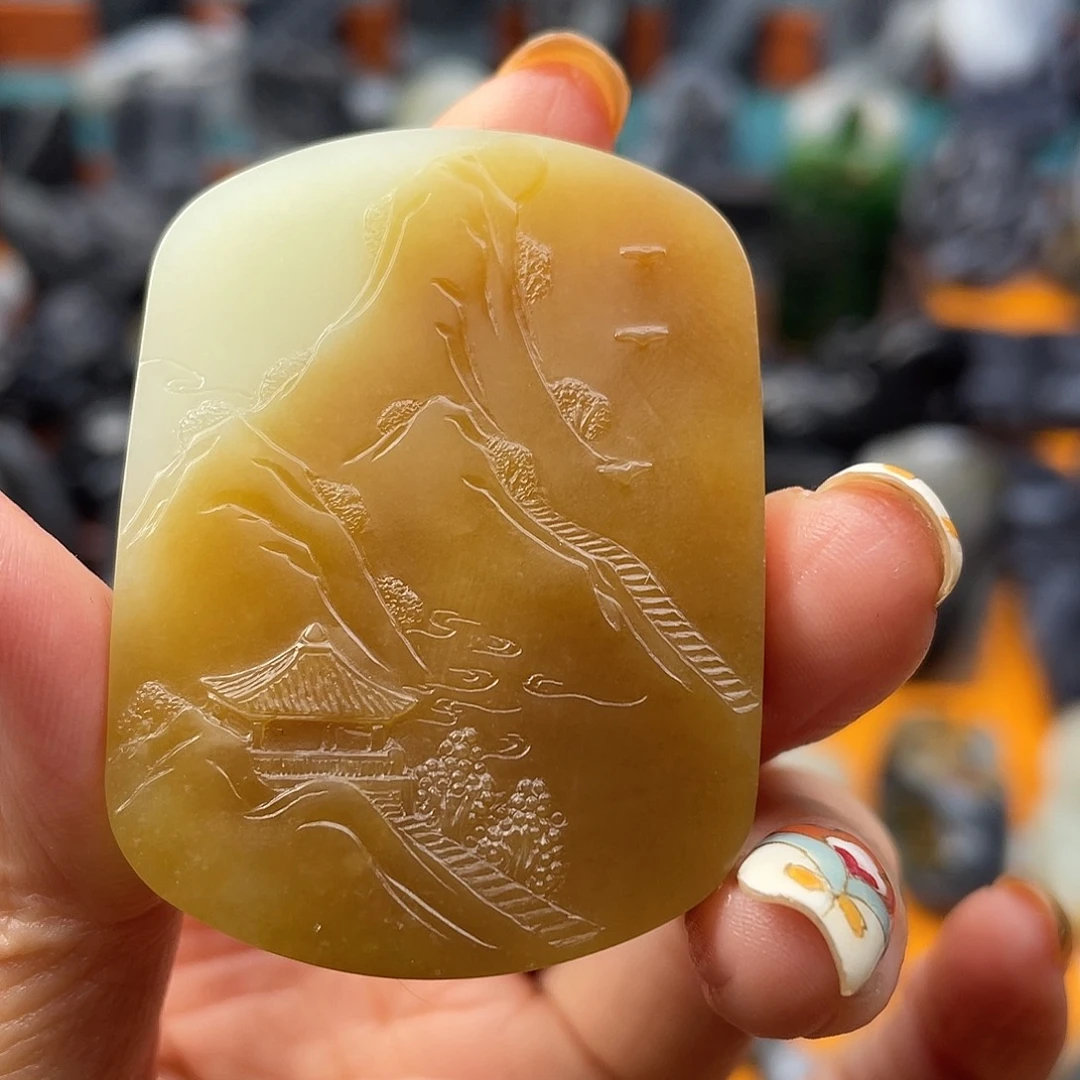 ヾ***ポ和田玉未镶嵌颈饰