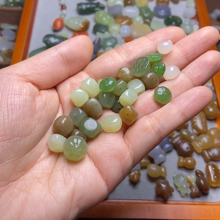 忻***艾颈饰未镶嵌和田玉