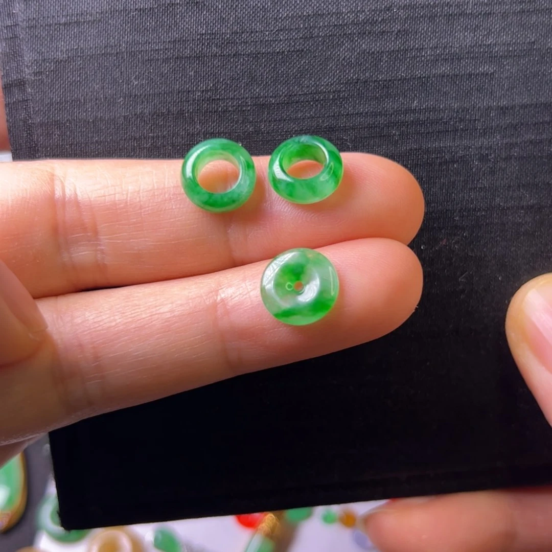 翡翠颈饰未镶嵌m路路通