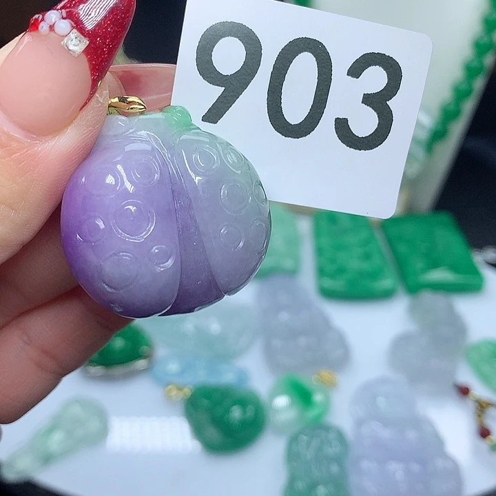 翡翠吊坠(赠链)未镶嵌