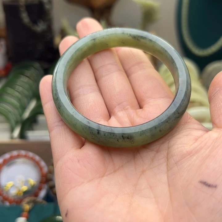 和田玉手镯未镶嵌55.1圈围8097