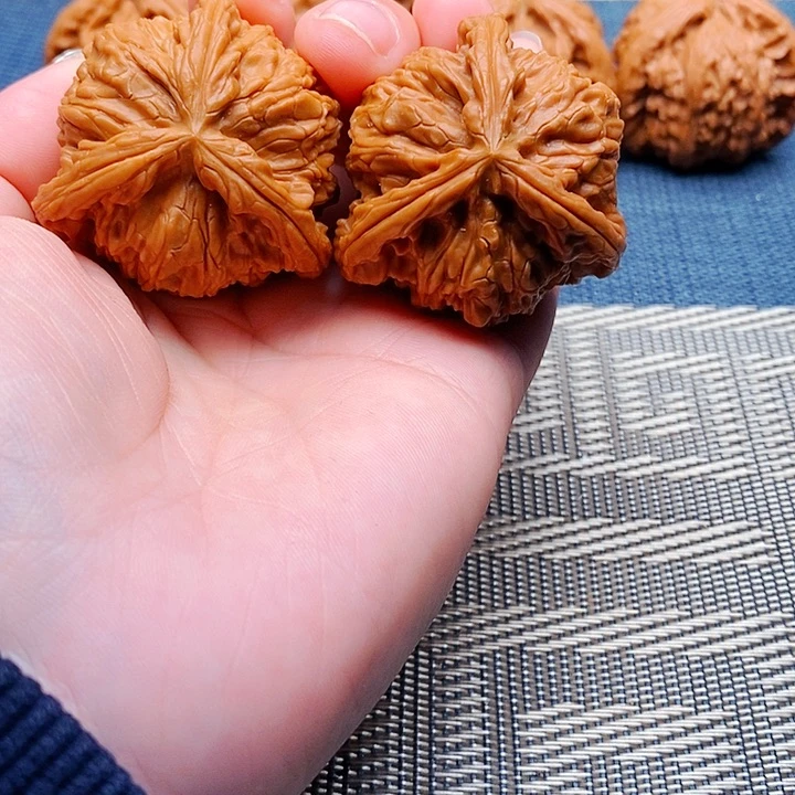 张***涛吊坠文玩核桃三棱