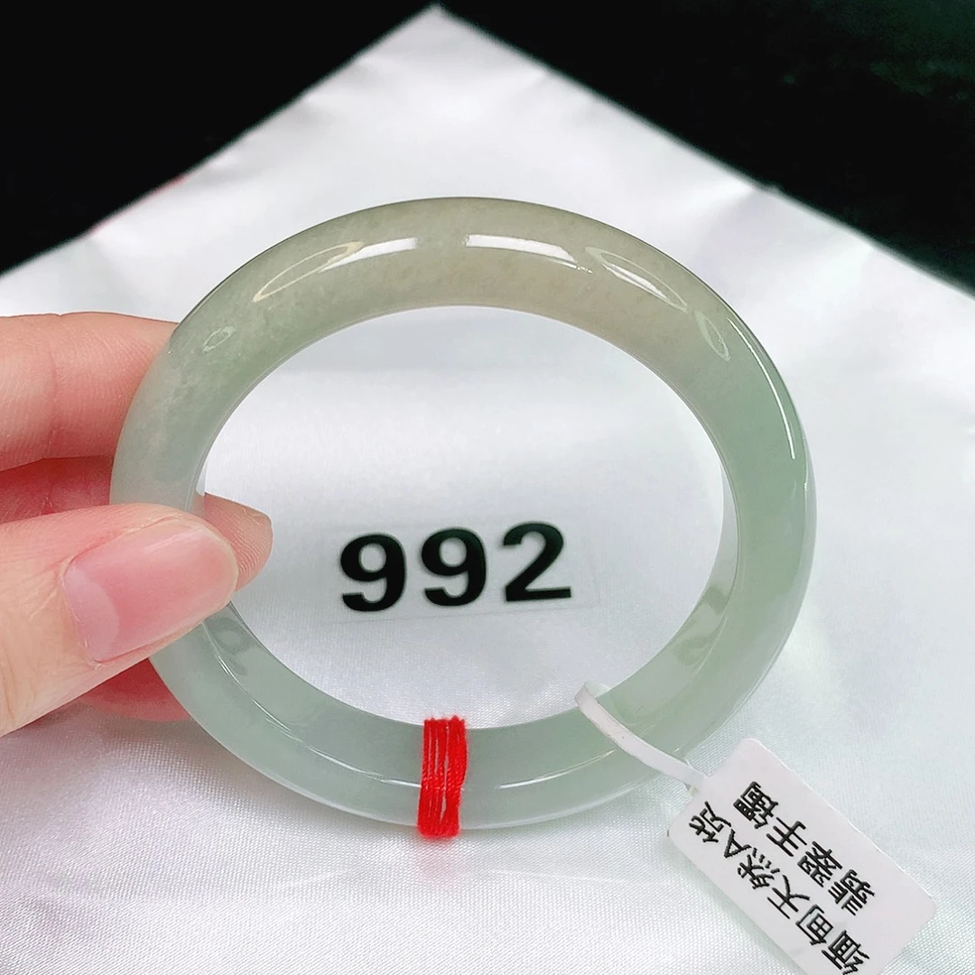 翡翠手镯未镶嵌翡翠手镯未镶嵌