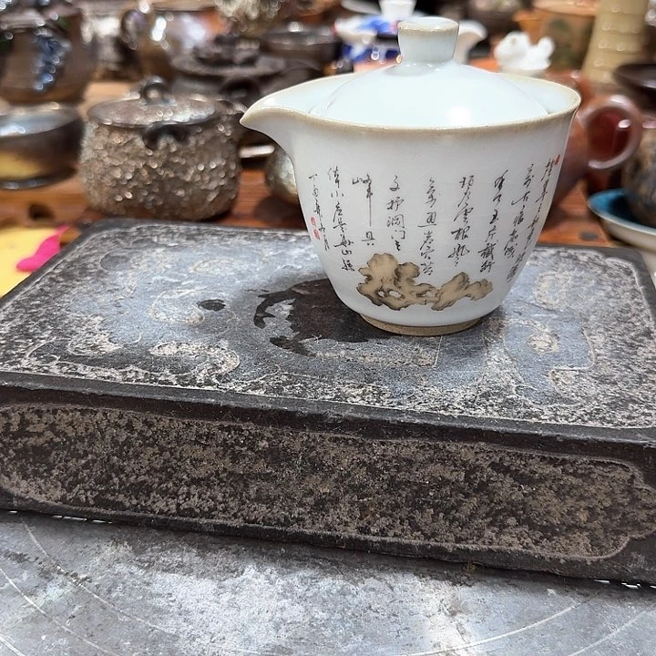手抓壶一个，瓷。。品茗