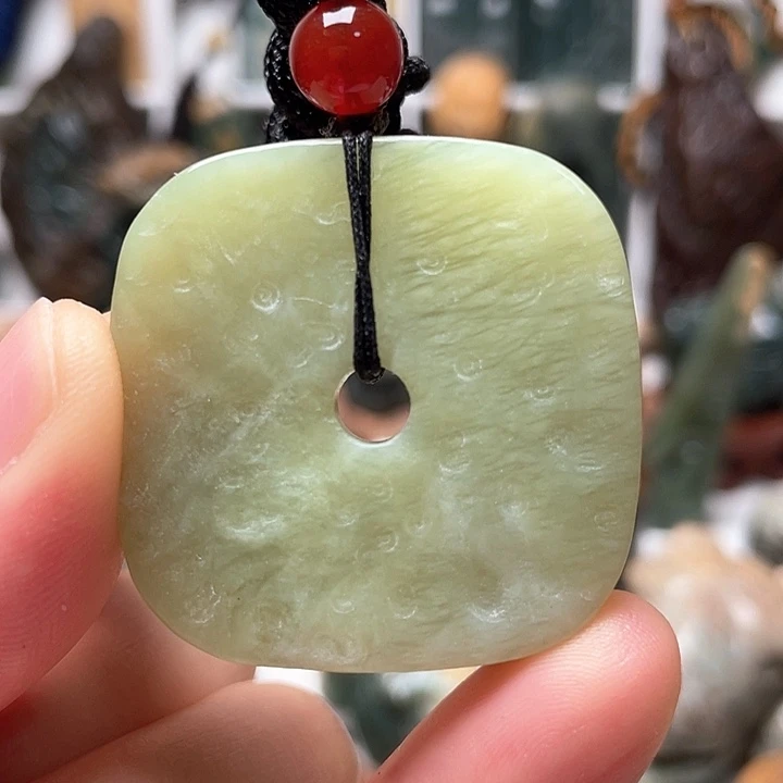未镶嵌蛇纹石玉挂件