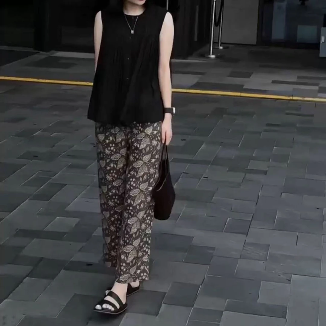 大爱美依缘2025夏季新款韩版无袖压褶宽松上衣印花直筒裤潮套装