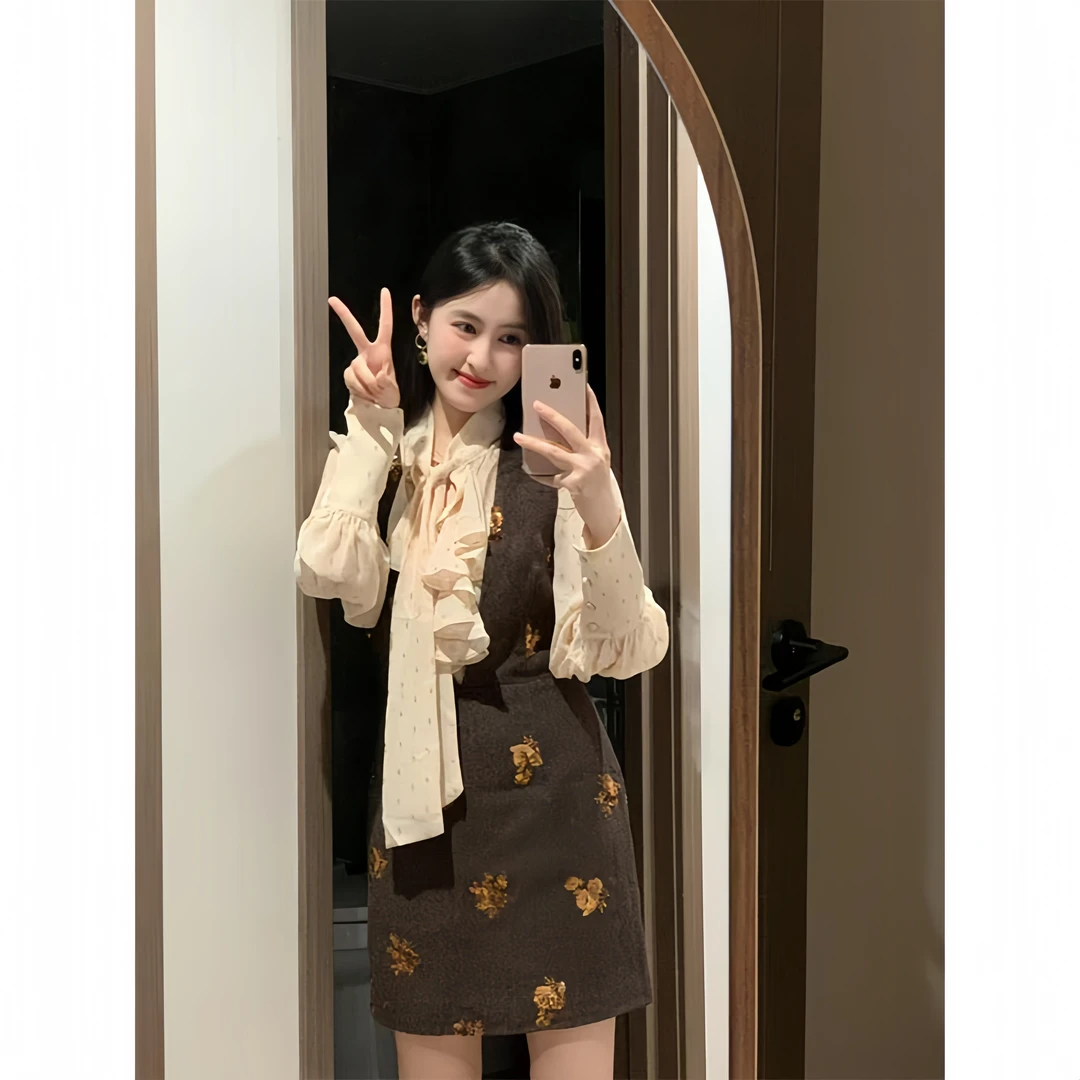 秋冬新款时髦法式气质小香风内搭长袖衬衫收腰显瘦叠穿背心连衣裙