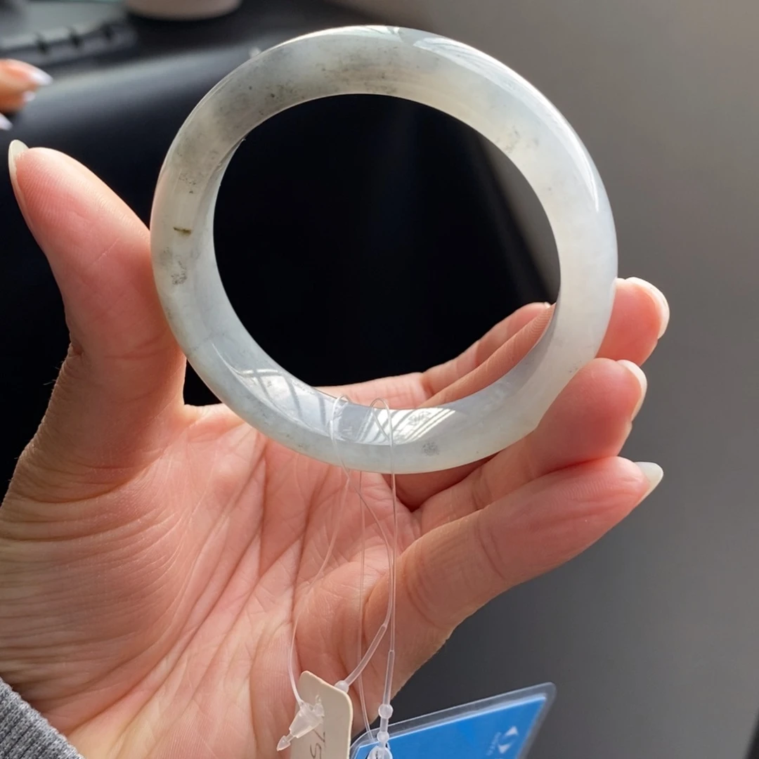 未镶嵌手镯翡翠?***巴52正圈