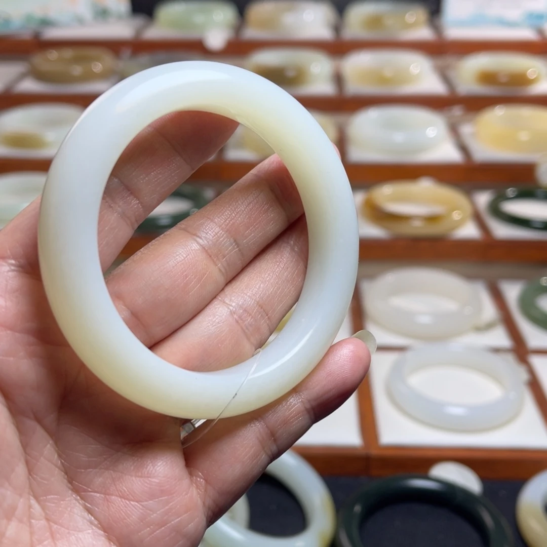 【闪购商品】未镶嵌手镯和田玉