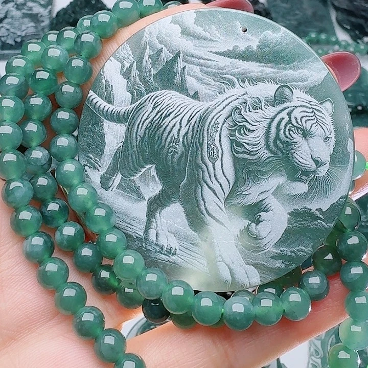 翡翠未镶嵌颈饰多样性发其一