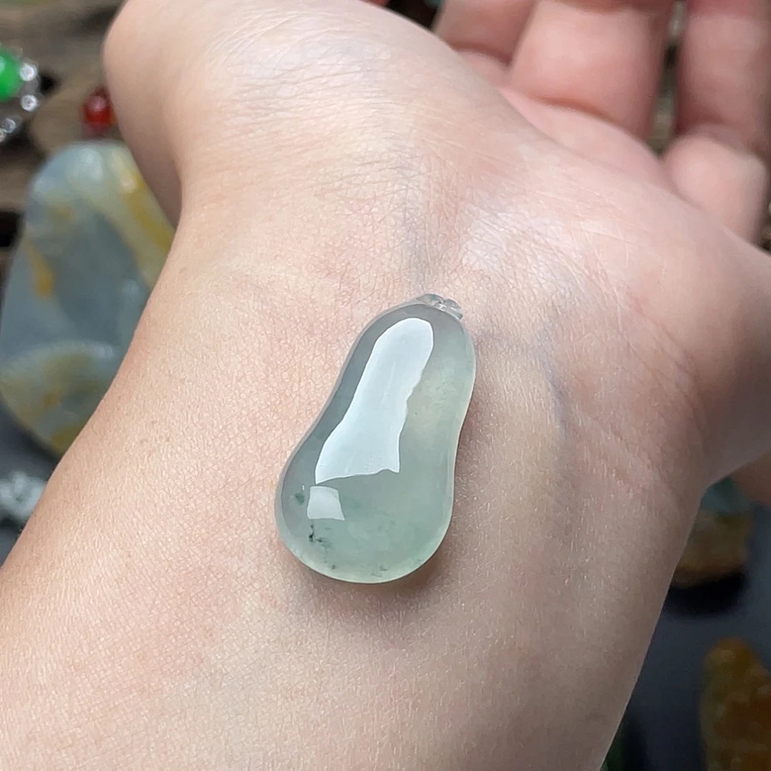 翡翠未镶嵌颈饰福瓜