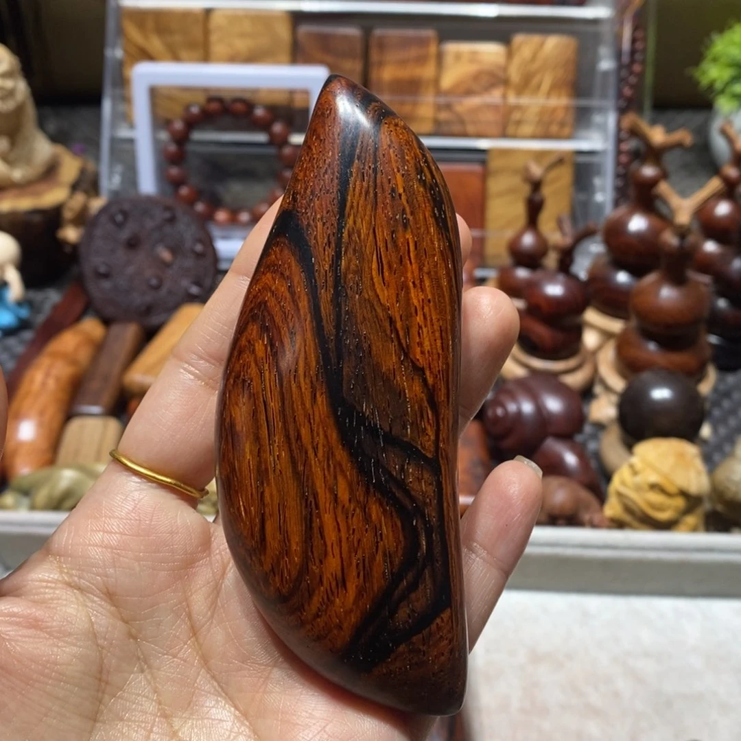 微凹黄檀（南美大红酸枝）王*?