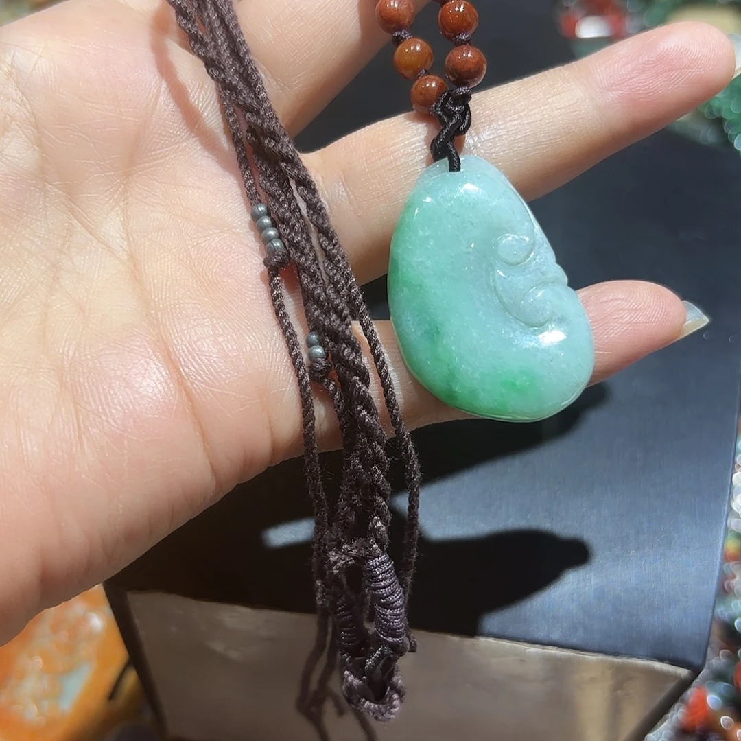 翡翠未镶嵌颈饰，原创