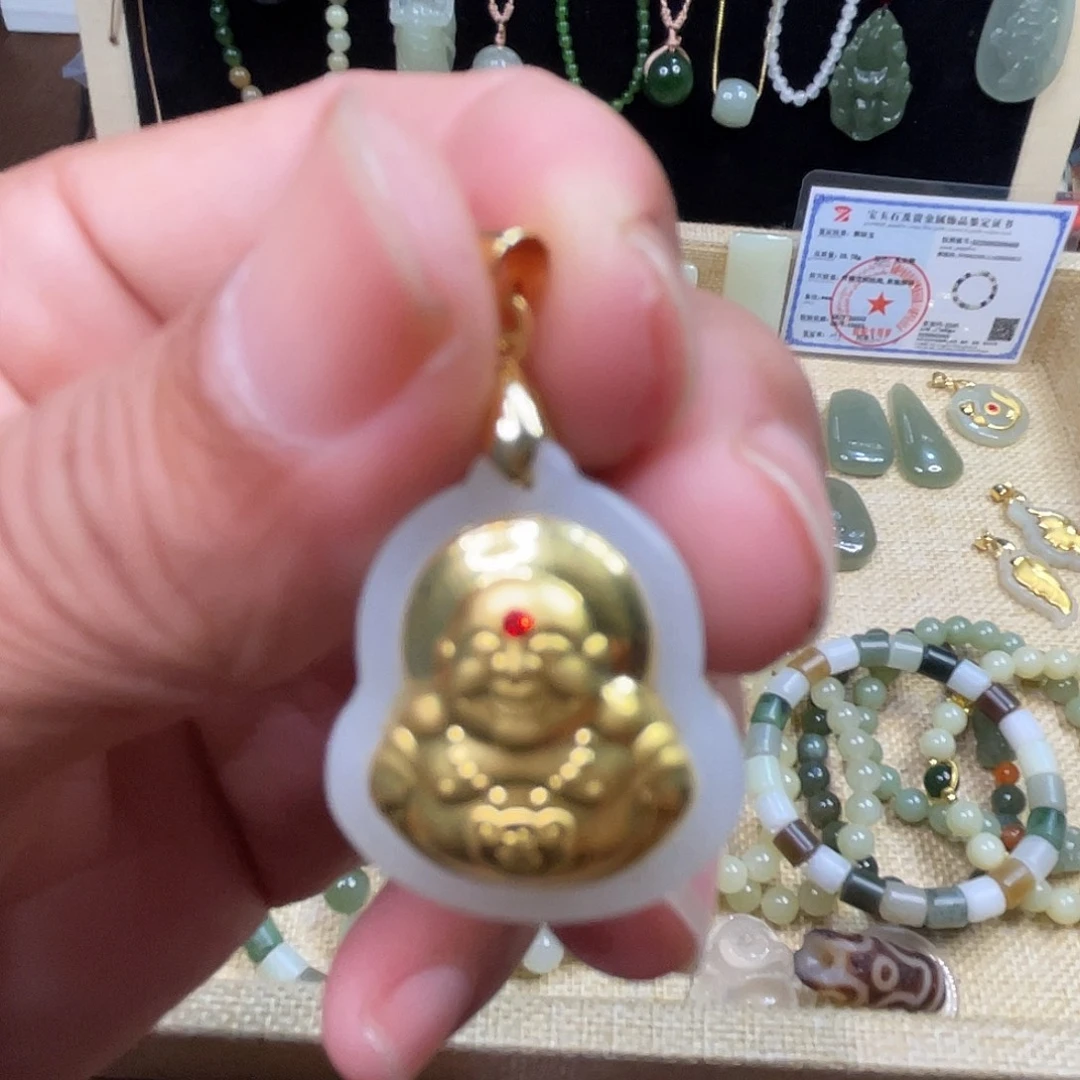 和田玉足金镶嵌颈饰