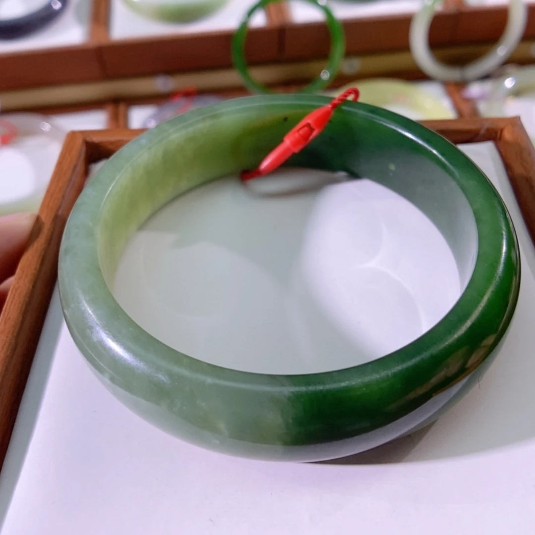 【闪购商品】未镶嵌手镯和田玉（碧玉）