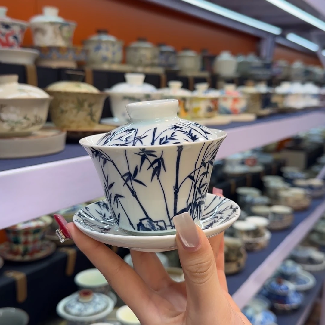 我在外面吃饭呢你在哪