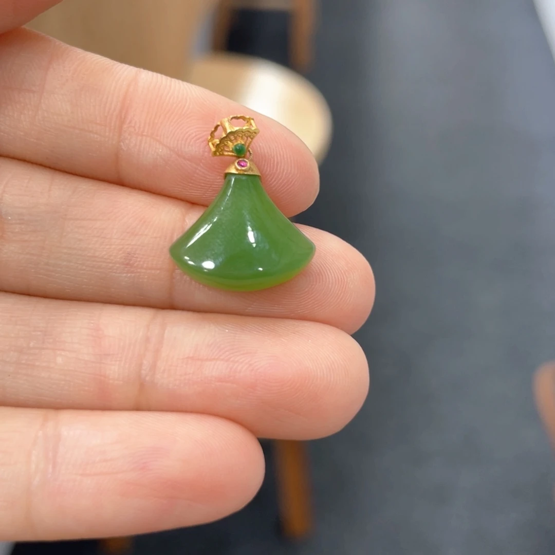 和田玉18K金镶嵌颈饰
