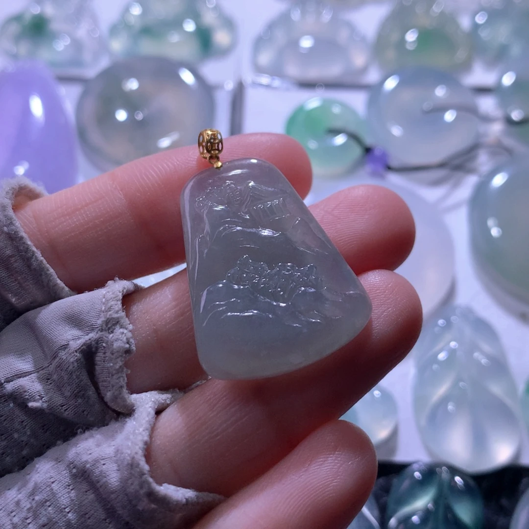 翡翠未镶嵌颈饰山水牌