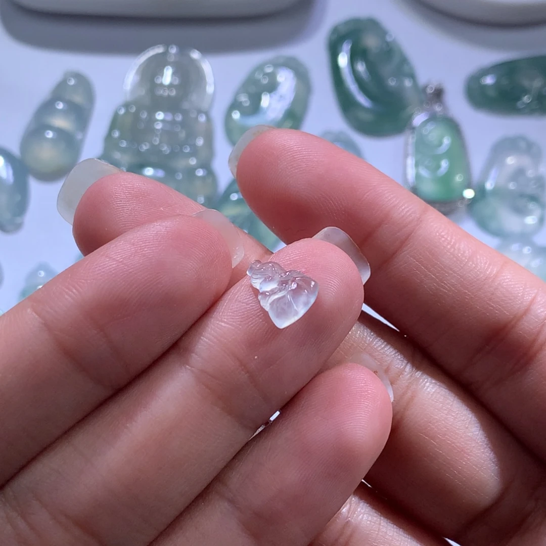 翡翠裸石未镶嵌高冰小公主