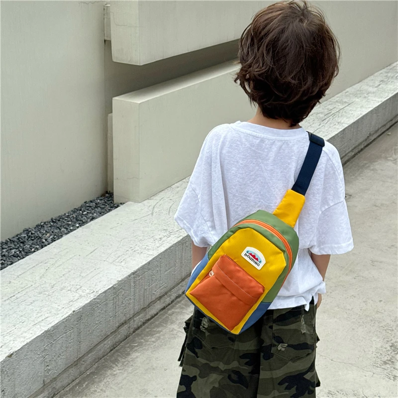 韩版大童撞色胸包8-12岁男孩出游轻便斜挎包日系休闲儿童潮酷背包
