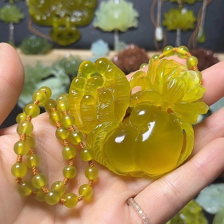 蛇纹石玉未镶嵌颈饰