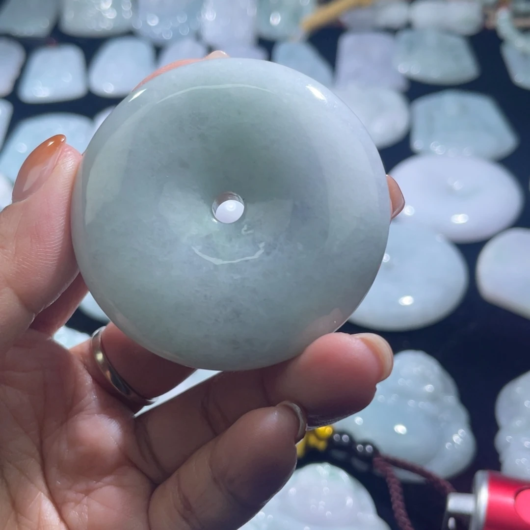 翡翠未镶嵌颈饰平安