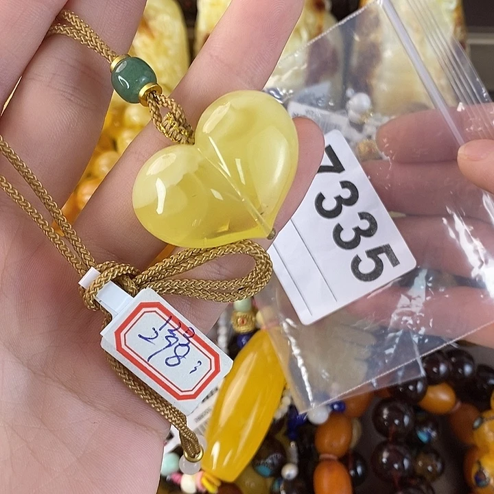 蜜蜡未镶嵌珠宝奇石