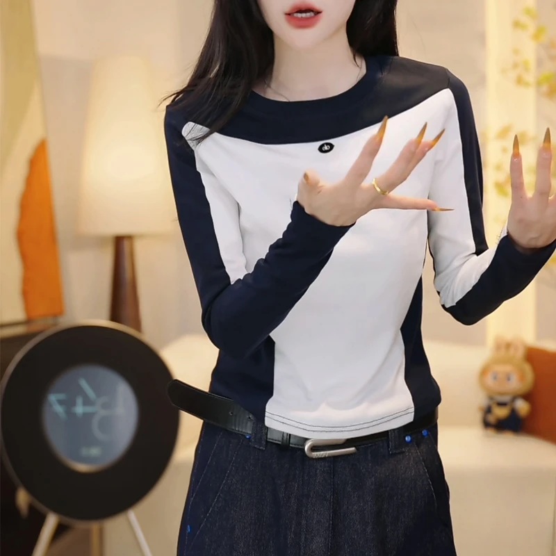 撞色拼接圆领长袖t恤女秋季内搭打底衫2025新款修身显瘦正肩上衣