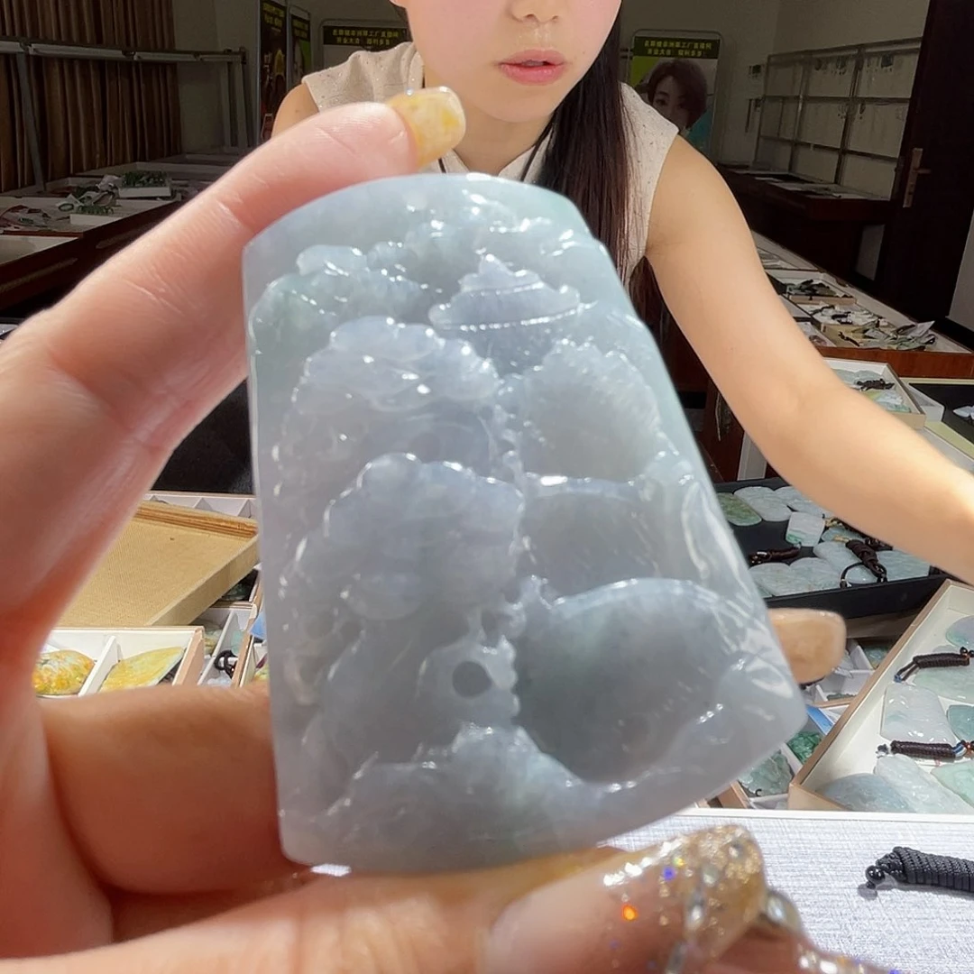 翡翠未镶嵌颈饰一