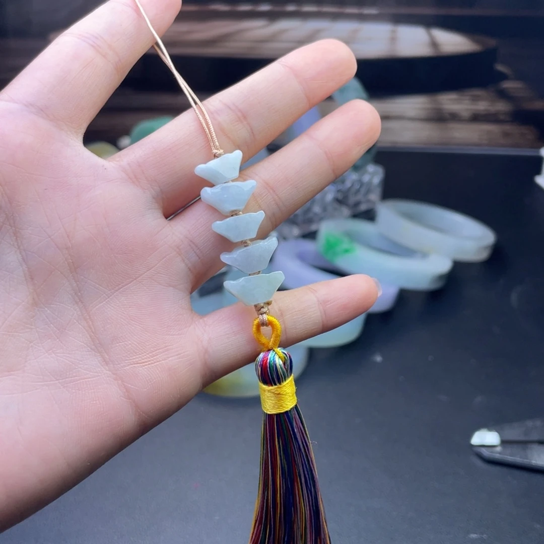 熊***y翡翠未镶嵌颈饰翡翠