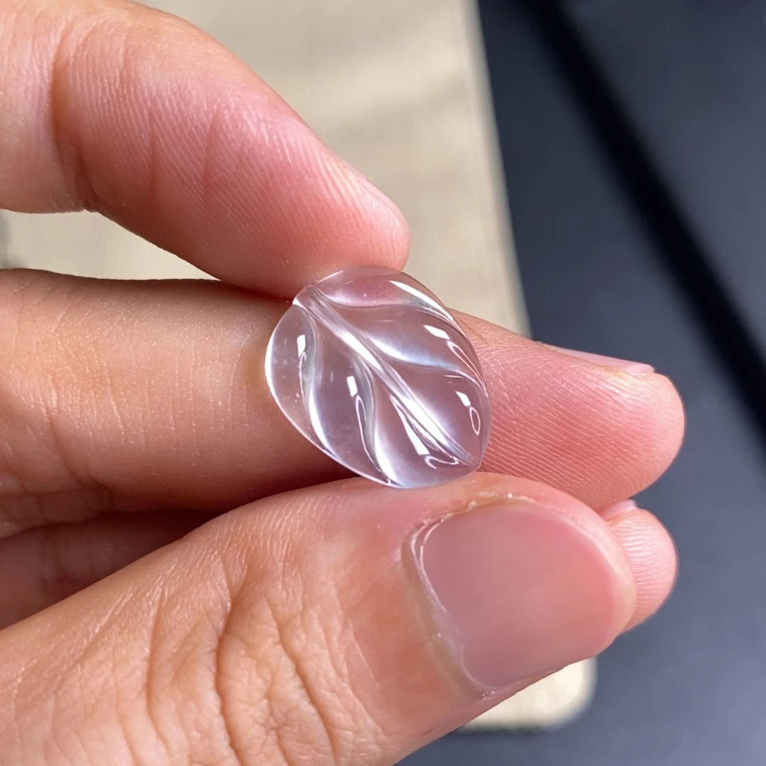 翡翠未镶嵌颈饰玻璃钢