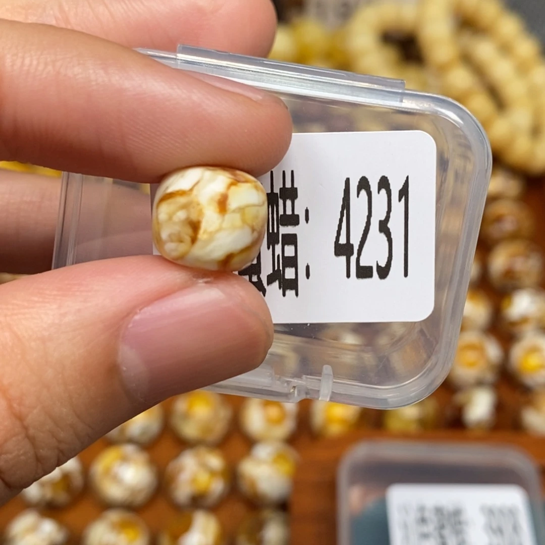 蜜蜡未镶嵌珠宝奇石4231