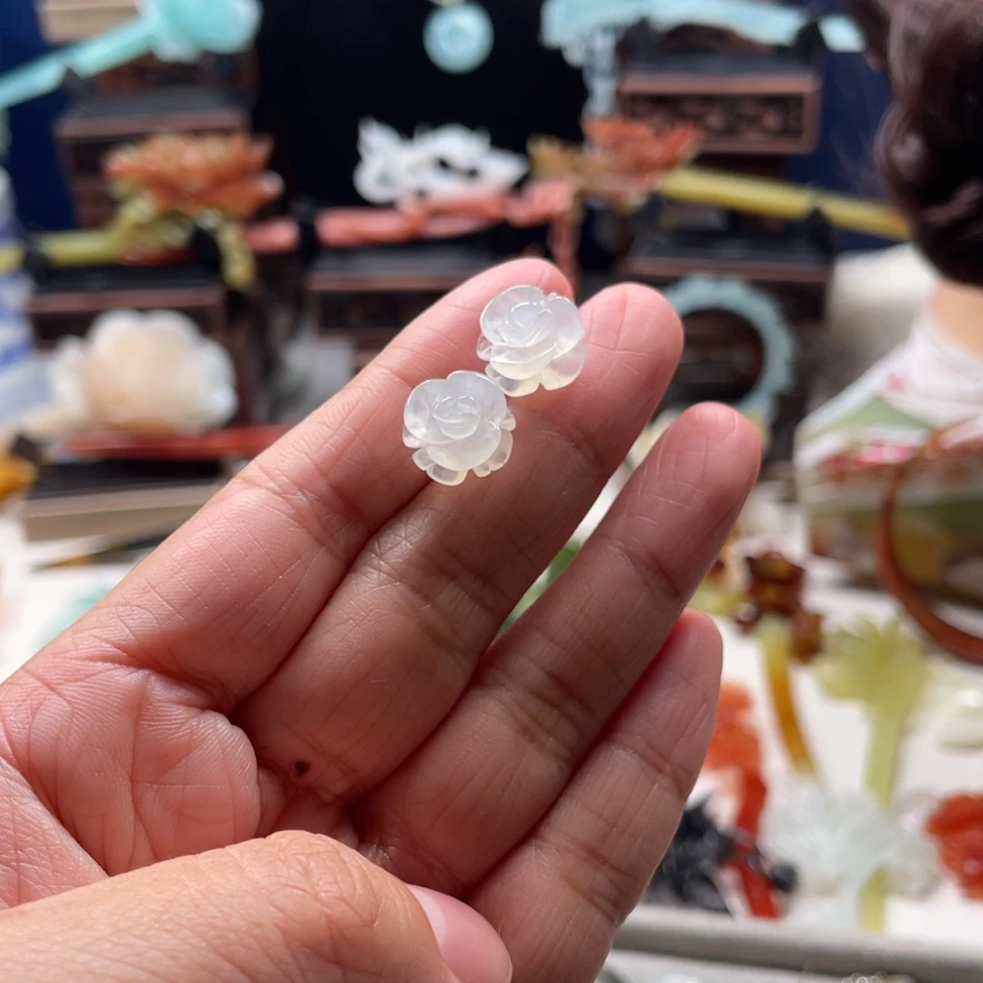 【闪购商品】蛇纹石玉颈饰未镶嵌飘*?