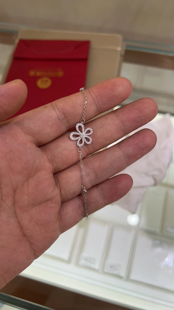 金铂斯珠宝铂金pt950镶莫桑格桑花手链