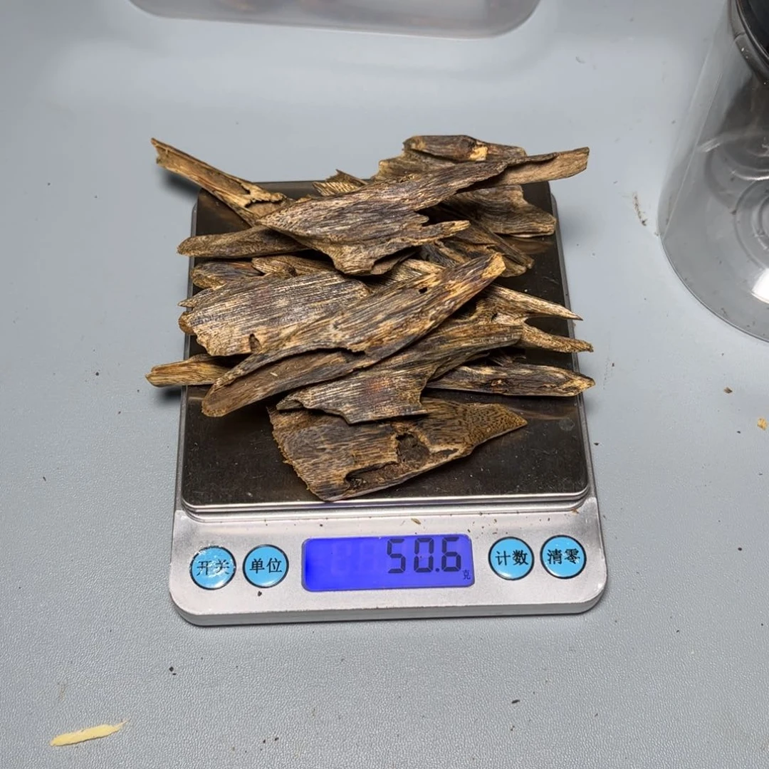 楠木虫漏熏香原材料