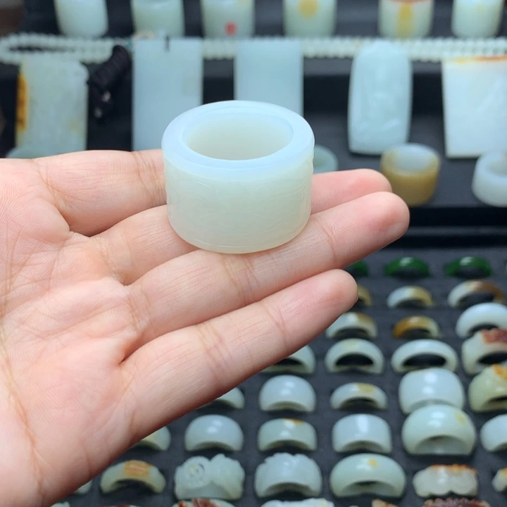 和田玉未镶嵌颈饰行*运