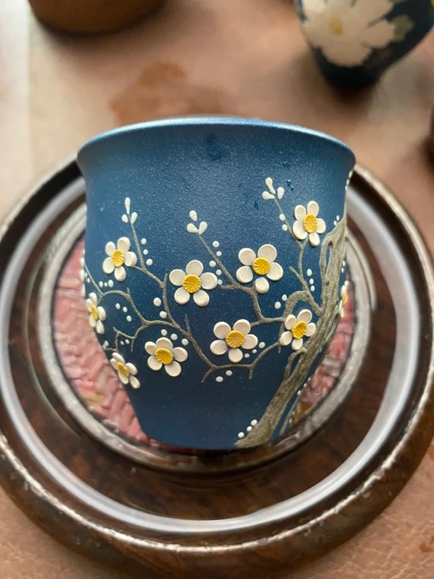 宜兴原矿紫砂 君子兰堆绘梅花